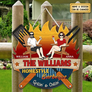 Personalized Wood Sign Gift For Family, Couple, Friends - Homestyle Barbeque Couple Sitting